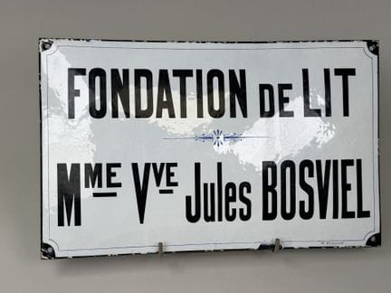 BED FRAME — Mrs. Jules BOSVIEL (widow).
Enameled m