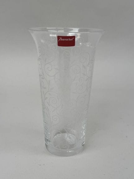 BACCARAT.
Piccolo vaso in cristallo stampato e pre