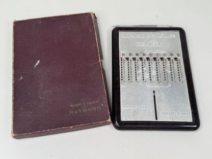 RAYMOND.
Calculator.
1940s.
12 x 19 cm.
In slipcas