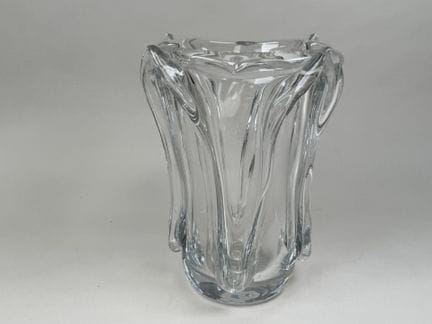 Large molded and pressed crystal vase.
H. 28 cm.