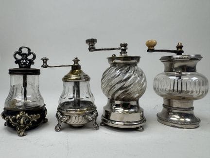 4 small pepper mills made of wood, metal, glass, a