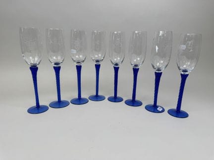 Set of 8 glass champagne flutes with blue twisted 
