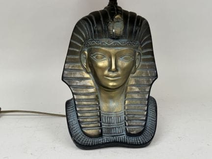 Tutankhamun lamp made of plaster or resin.
H. 44 c