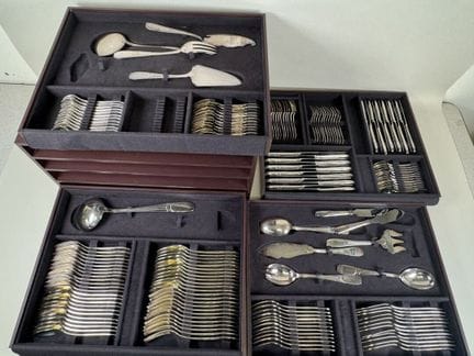 A large silver plated dinner set consisting of:
- 