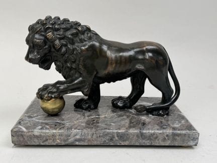 French school, circa 1920.
The Lion with the Ball.
