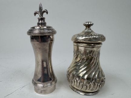 EUROP-FELIX and PEUGEOT.
2 small silver plated met
