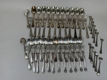 Silver plated metal tableware set, leaf-pattern de