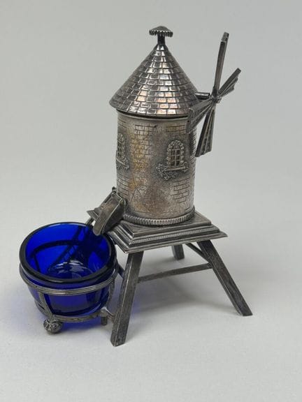 Small silver plated metal pepper mill shaped like 