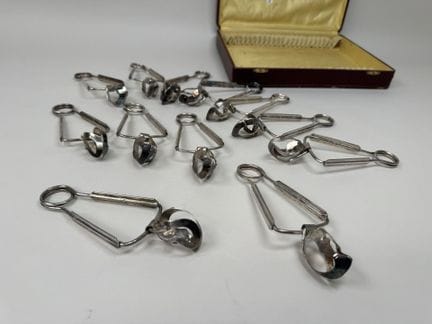 Set of 12 silver plated snail clips.
L. 15.5 cm.
P