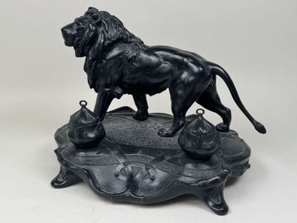 Large inkwell made of regule with a black patina, 