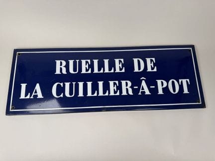 RUELLE DE LA CUILLER-Â-POT.
Large rectangular enam