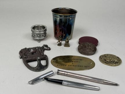 Set includes:
- A silver plated metal goblet.
H. 9