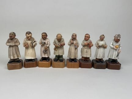 TORIART, 20th century.
Set of 8 carved and polychr