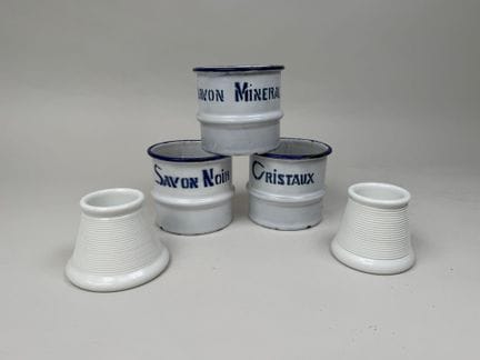 LIMOGES.
Pair of white porcelain pyrogènes.
H. 6 c