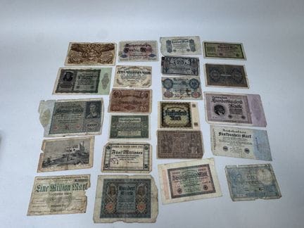 Collezione di 23 banconote.
(segni di usura e dann