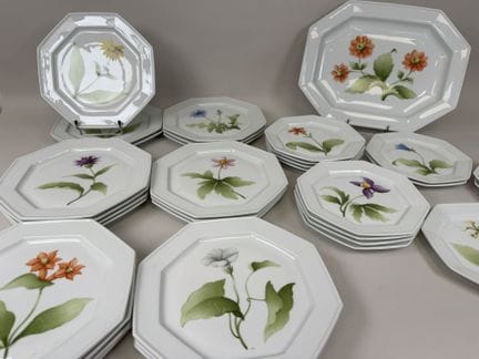 COQUET in Limoges.
"LOTUS" design.
Polychrome porc
