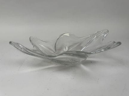 DAUM France.
Molded and pressed crystal goblet.
Si