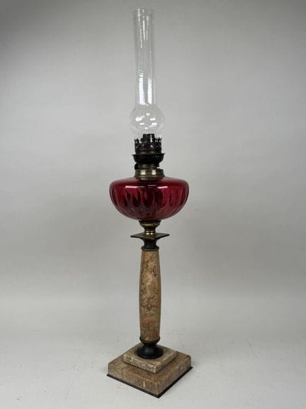 Large oil lamp made of marble and bronze, with a r