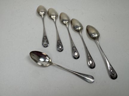 Serie von kleinen Löffeln aus 950/1000er Silber, M