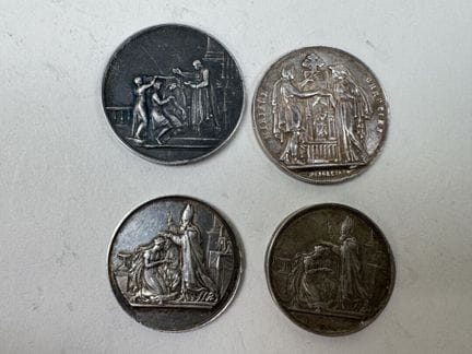 4 silberne Hochzeitsmünzen, darunter eine von F. P