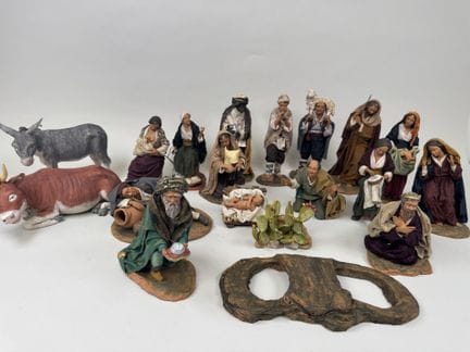 Set aus 18 Santons, Tieren und Dekorationsfiguren 