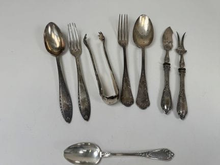 Silberbesteck-Set, bestehend aus:
- einer Zuckerza