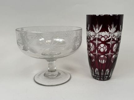 Set aus Glas und Kristall, bestehend aus:
- einer 