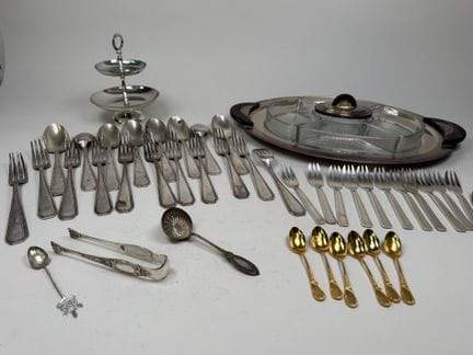 Set made of silver plated metal, gold-plated metal