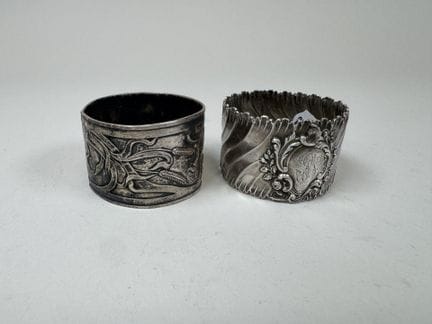Zwei Serviettenringe aus 950/1000er Silber, Minerv