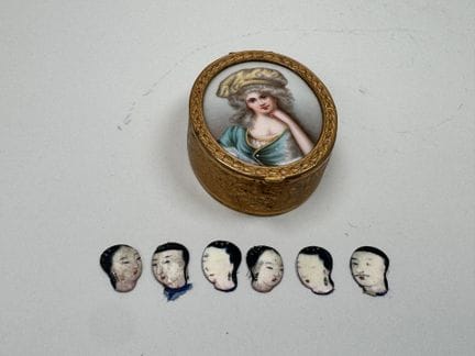 Set includes:
- Small chiseled brass pillbox; the 