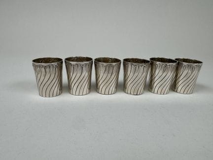 Set aus 6 kleinen Bechern aus 950/1000er Silber, M