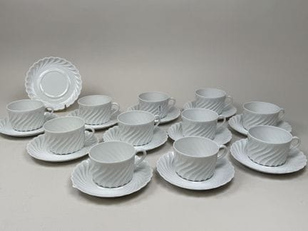 HAVILAND in Limoges.
Set bestehend aus 11 Teetasse