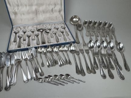 Silver plated set including:
- FRIONNET François.
