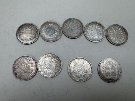 9 Silbermünzen zu je 5 Francs, darunter:
- 5 Herku