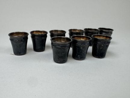 Set aus 9 kleinen Bechern aus 950/1000er Silber, M