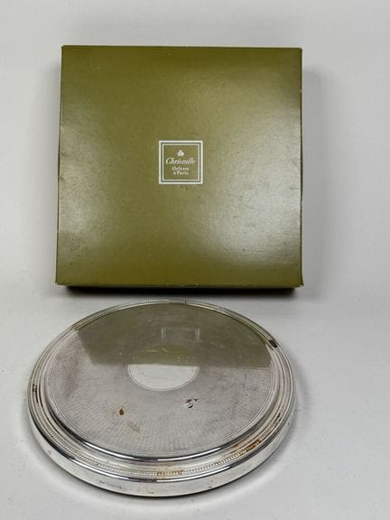 CHRISTOFLE.
Round silver plated metal trivet decor