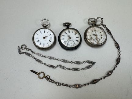 Set aus drei Taschenuhren aus Silber.
Ende des 19.