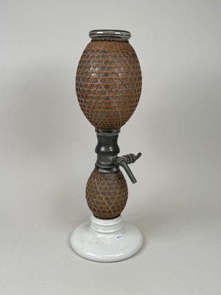 BRIET in Paris.
Doppelter Siphon aus Glas, Weide u
