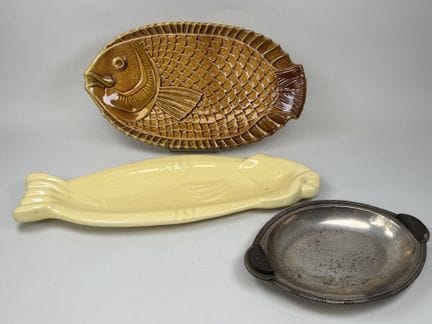 SARREGUEMINES – MAGDALITHE.
Zwei große Servierplat