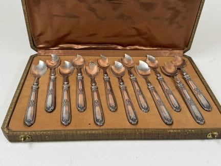 RAVINET DENFERT.
Set aus 12 kleinen Obstlöffeln au