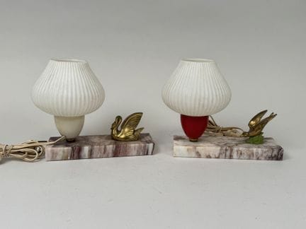 Zwei kleine Nachttischlampen aus Regule mit goldfa