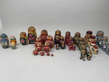 RUSSLAND, 20. Jahrhundert.
Sammlung von 8 ineinand