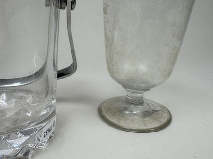 Set includes:
- ART VANVES.
Small glass and chrome
