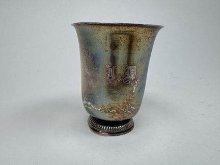 Timbale auf einem Ständer aus 950/1000er Silber, „