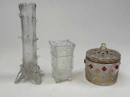 Set includes:
- a single-flower vase made of blown