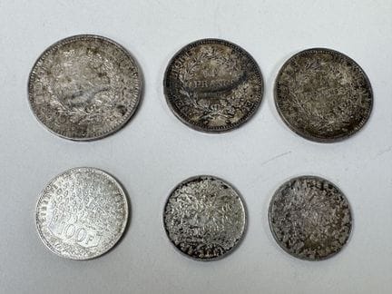 Silbermünzenset:
- 1 Hercule-Münze zu 50 Francs.
-