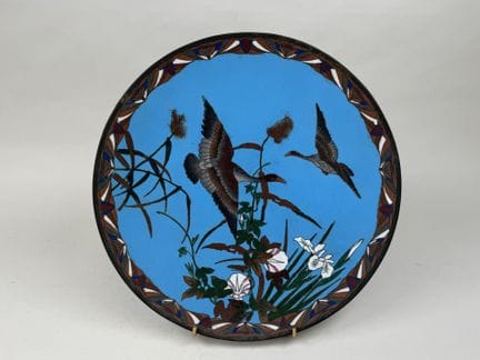 JAPAN, late 19th century.
Circular cloisonné bronz