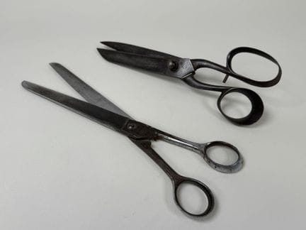 NOGENT et divers.
deux grandes paires de ciseaux e