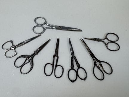 Petite collection de 7 paires à ciseaux pour coutu