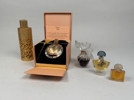 Lote de frascos de perfume que incluye:
-Marc LALI